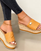 Camilla - Stilvolle dicke Keilsandalen in Beige