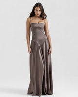 Jazmine - Stilvolles, schmales Maxikleid in Braun