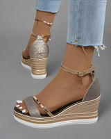 Mildred - Stilvolle Sandalen mit Schnalle in Gold