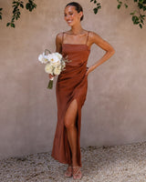 Huerta - Elegantes Maxi-Kleid mit schmalen Trägern in Braun