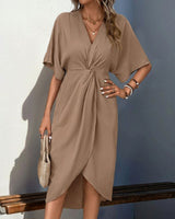 May - Elegantes Wickelkleid in Beige
