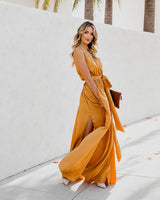 Kareem - Lässiges Maxikleid mit Taillengürtel in Gelb