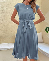 Klara  | Kurzärmeliges plissiertes lässiges Minikleid für den Sommer in Himmelblau