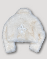 Kory | Cropped Faux Plüsch Flauschiger Pelz Kreuz-Patchwork Jacke in Weiß