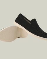 Anton – Eleganter Loafer aus Wildleder in Schwarz
