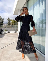 Larena – Modisches Midi-Spitzen Kleid in Schwarz
