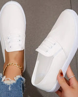 Neva | Slip On Leichte Flache Weiche Sohle Canvas Schuhe in Milchig