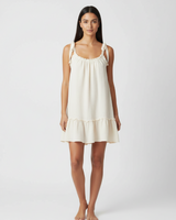 Helena | Lockeres Mini-Kleid mit Rückenausschnitt in Weiß