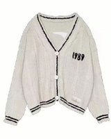 Damen nan kurze gestrickte V Ausschnitt Strickjacke mit Zopfmuster und Perlmuttknöpfen Drune in 21437 Apricot