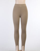 Damen nan figurschmeichelnde Rippstrick-Leggings mit Fußschlaufe und hoher Bundkompression Drune in Khaki