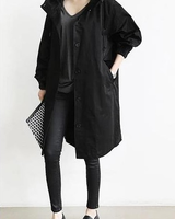 Edith | Damen langer Streetcoat mit Knopfleiste in Schwarz