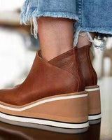 Damen nan Keilabsatz-Stiefelette mit verstecktem Plateau und elastischen Einstiegsleisten Drune in Kaffeebraun