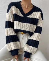 Damen nan gestreifter Grobstrick-Pullover mit Zopfmuster, tiefem V-Ausschnitt und oversized Passform Drune in Marineblau gestreift