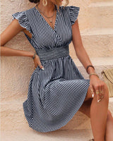 Damen Sommerliches Faltenkleid mit Streifen und Taillenbund Drune in Schwarz