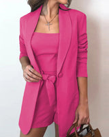 Damen nan tailliertes Blazer-Shorts Set mit Bandeau Top und Bindegürtel Drune in Magenta