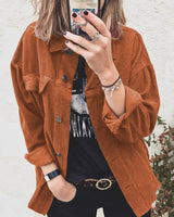 Damen nan Oversize Cordjacke mit aufgesetzten Taschen und klassischer Knopfleiste Drune in Orange