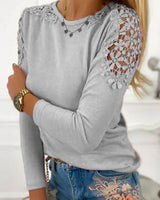 Damen nan langärmeliges Feinstrickshirt mit Häkelspitzen-Schultereinsätzen und Rundhalsausschnitt Drune in Grau