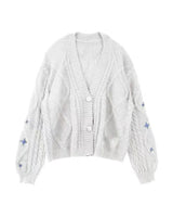Damen nan oversize Strickcardigan mit Zopfmuster und Sternapplikationen V-Ausschnitt Knopfleiste Drune in Weiß