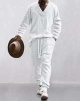 Herren nan gestricktes Lounge-Set mit V-Ausschnitt, Kabelstruktur und Kordelzug-Jogginghose Drune in Weiß