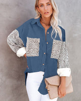 Damen nan oversized Hemdbluse mit Strukturstoff, Kontrastärmeln im Leo-Print und aufgesetzten Taschen Drune in Marineblau
