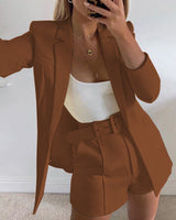 Damen nan tailliertes Longblazer-Shorts Set mit betonter Schulterpartie, hoher Taille und breitem Gürtel Drune in Braun