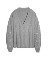 Damen nan großzügiger Grobstrick-Cardigan mit Zopfmuster, V-Ausschnitt und Sternstickereien Drune in Grau