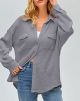 Damen nan oversized Waffelstrick Hemdjacke mit Brusttaschen und Knopfleiste Drune in Hellgrau