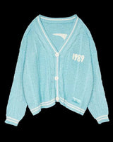 Damen nan kurz geschnittene Strickjacke mit V-Ausschnitt, Kontrastpaspel und oversized Ärmeln Drune in Blau 21437