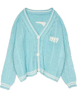 Damen nan kurz geschnittene Strickjacke mit V-Ausschnitt, Kontrastpaspel und oversized Ärmeln Drune in 21445 Blau