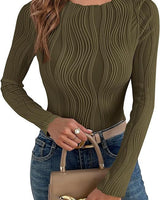 Damen nan figurbetontes Rippstrick-Longsleeve mit Wellendetail und Rundhalsausschnitt Drune in Militärgrün