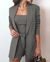 Damen nan tailliertes Blazer-Shorts Set mit Bandeau Top und Bindegürtel Drune in Dunkelgrau