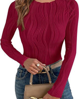 Damen nan figurbetontes Rippstrick-Longsleeve mit Wellendetail und Rundhalsausschnitt Drune in Weinrot