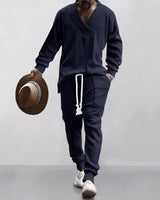 Herren nan gestricktes Lounge-Set mit V-Ausschnitt, Kabelstruktur und Kordelzug-Jogginghose Drune in Navyblau