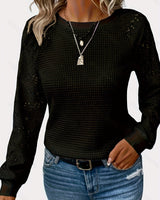 Damen nan Pullover mit Waffelstruktur, Raglanform und transparenter Spitzenärmel Drune in Schwarz