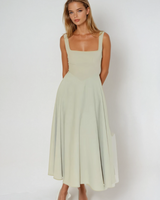 Scarlett Grace | Elegantes Spitzenkleid in Salbei