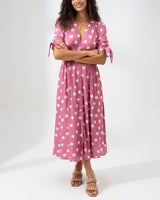 Fabienne - Elegantes Midi Kleid Mit Polka Dot Muster in Rosa