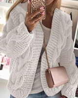 Raya | Damen Strickjacke mit grobem Strick und weiter Form in Weiß
