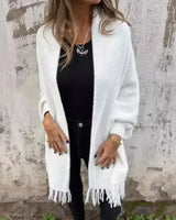 Valmonté™ Mantel im Poncho-Stil aus Weichem Garn mit Fransen und Handgearbeitetem Finish / Die Sanftheit des Winters trifft auf Französische Eleganz! in Weiß