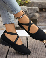 Alouette™ Schuhe Mit Veloursoptik und Gekreuzten Riemen in Schwarz