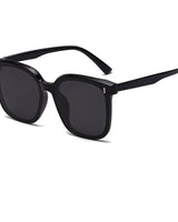 Mila | Modische Oversize-Sonnenbrille für Damen in Schwarz