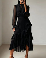 Lioren™ Kleid mit Edlem Plissee und Asymmetrischen Volants in Schwarz