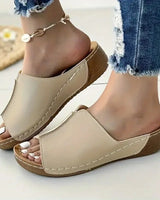 Elizabeth - Pantoletten mit Keilabsatz in Beige