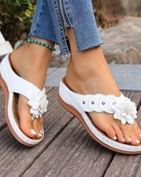 Amelie™ Keilsandalen Mit Blumenapplikation Und Breiten Riemen in Weiß