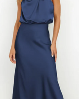 Luna - Maxikleid mit Drapierung in Marineblau