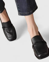 Carolin | Damen Klassische Slip-On Bequeme Loafer in Schwarz