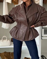 Empire Linie™ Jacke aus Premium-Kunstleder mit betonter Taille und Zentralem Knopf / Kraft und Eleganz in Jeder Bewegung! in Braun
