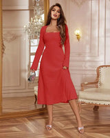 Émeline™-Kleid mit Quadratischem Ausschnitt und Taillierung in Rot