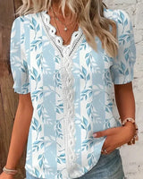 Sienna | Blumenstickerei V-Ausschnitt Bluse in Hellblau