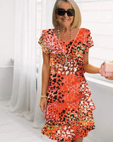 Brigitte | Elegante fließende Robe mit Volants in Orange / Rot