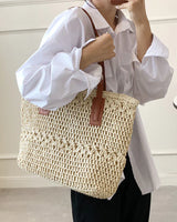 Genevieve - Schicke Strohtasche mit Ledergurten in Beige